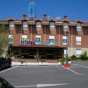 圣胡安酒店 雷维拉-德卡马戈 Exterior photo